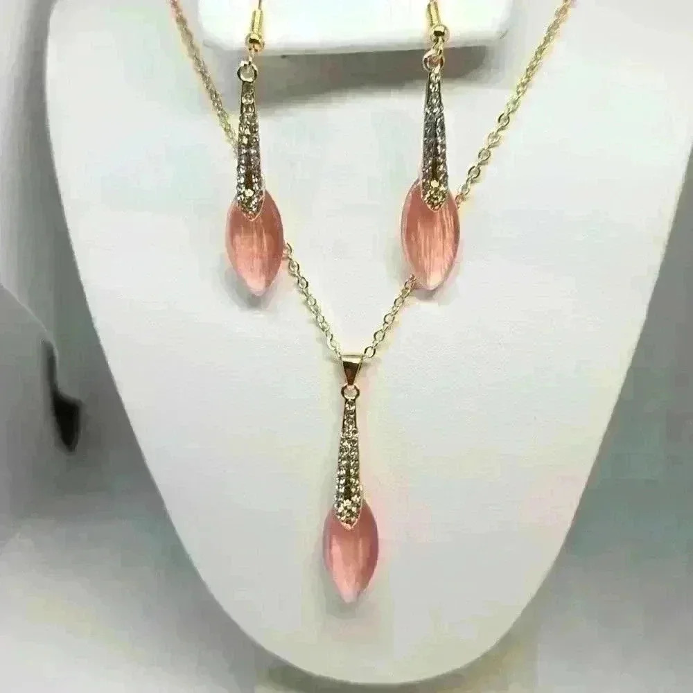 NWOT Water Drop Shape Cat Eye Necklace & Earrings Set